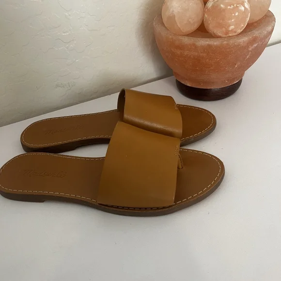 Madewell Boardwalk Post Slides - Picture 2 of 3